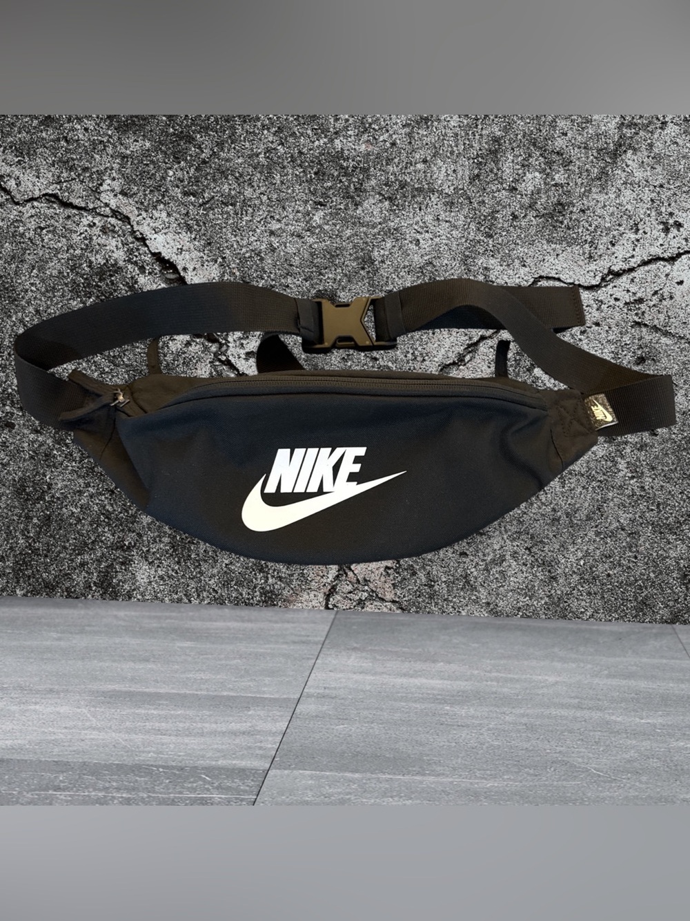 Nike Heritage Hip Pack Sport Pack Fanny Pack Expandable Waist Bag Black / White